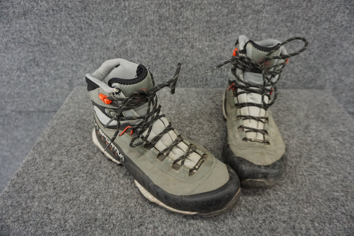 La Sportiva Gray Size 8/40.5 Women's Hiking Boots