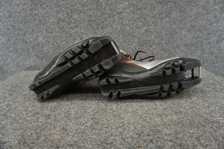 Salomon Size Y12.5/30.5 Cross Country Ski Boots