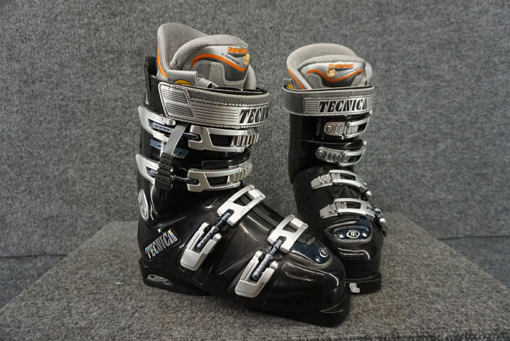 Tecnica Size 7.5/25.5 Alpine Ski Boots