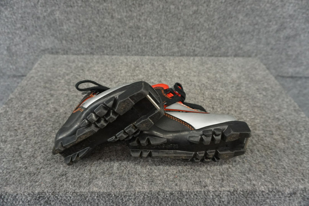Salomon Size Y9/25 Cross Country Ski Boots