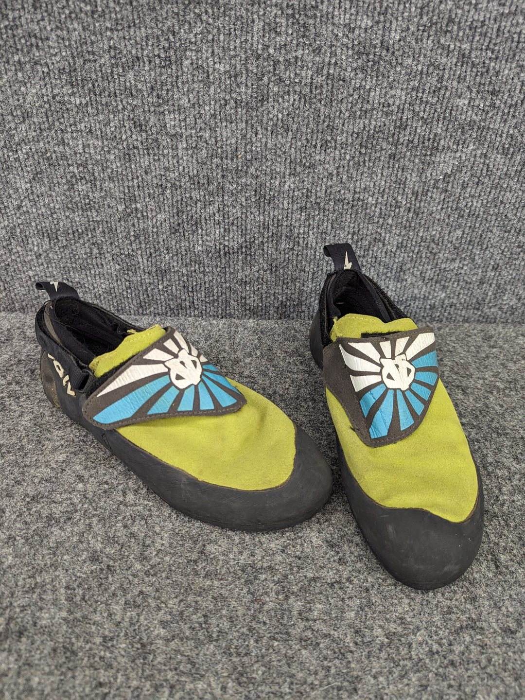 Size 5/36.5 Youth Climbing Shoes